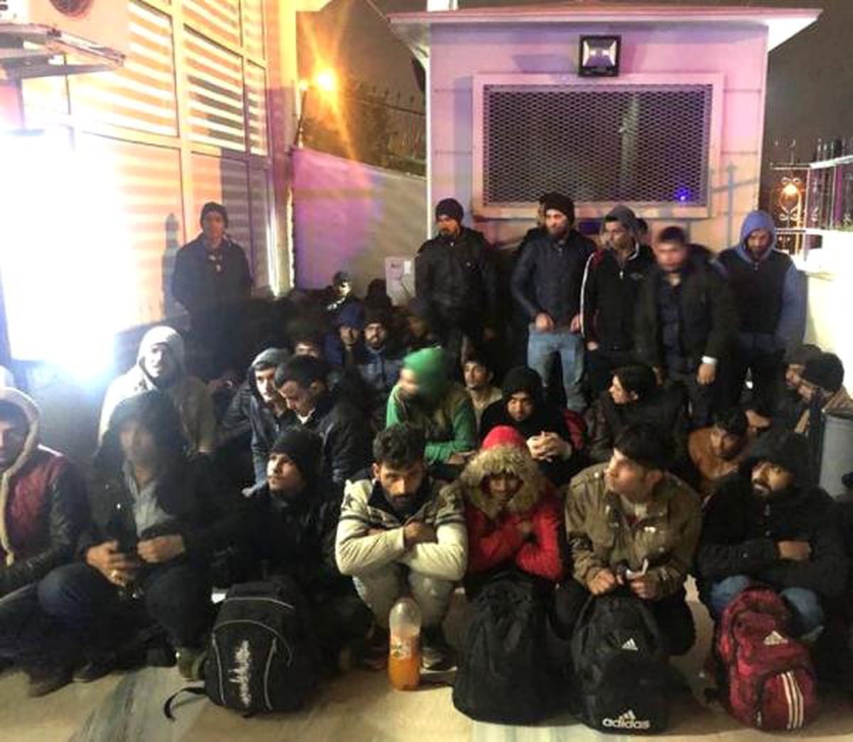 Tekirdağ\'da 122 Kaçak Göçmen Yakalandı; 17 Organizatör Tutuklandı