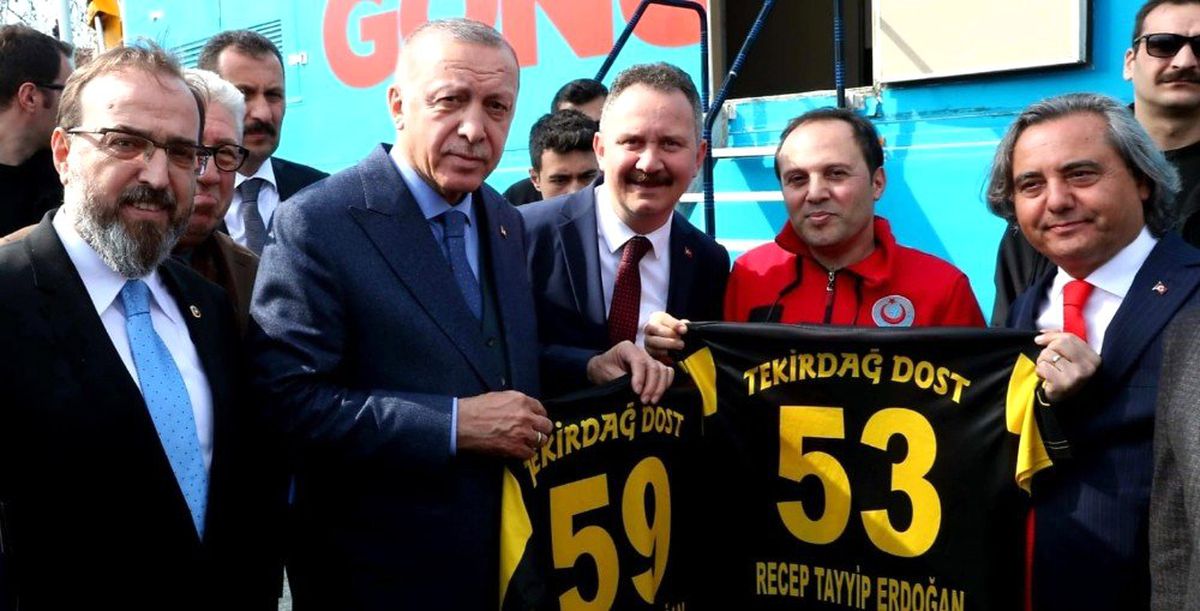 Tekirdağ Dostspor, 59 ve 53 Numaralı Formaları Cumhurbaşkanı\'na Takdim Etti