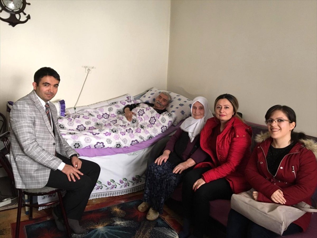 Ulaşlı Öğretmenlerden Yaşlılara Ziyaret