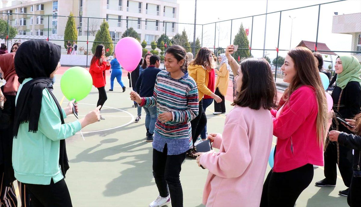 Üniversite Öğrencileri Down Sendromlu Çocuklarla Bir Araya Geldi