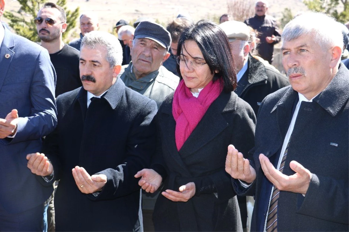 Ünlü Halk Ozanı Aşık Veysel Mezarı Başında Anıldı