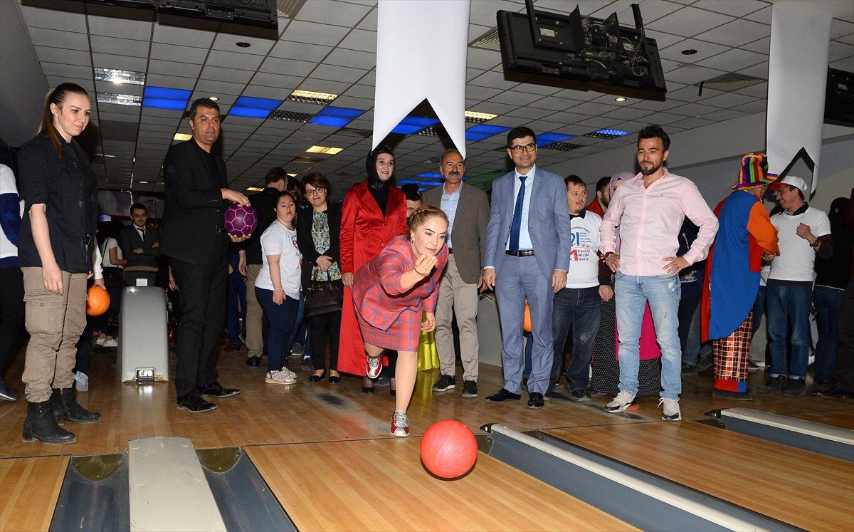 Vali Funda Kocabıyık Down Sendromlu Çocuklarla Bowling Oynadı