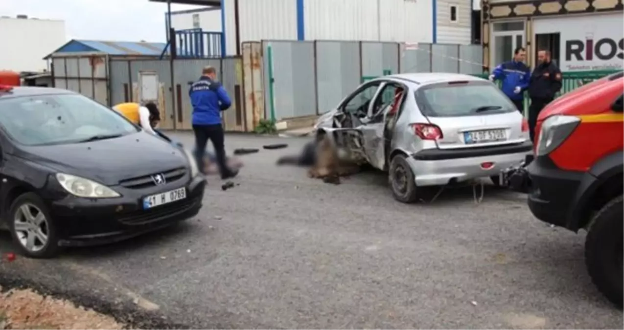 Yayaya Çarpıp Altına Alan Otomobil Bariyere Girdi: 2 Kişi Hayatını Kaybetti