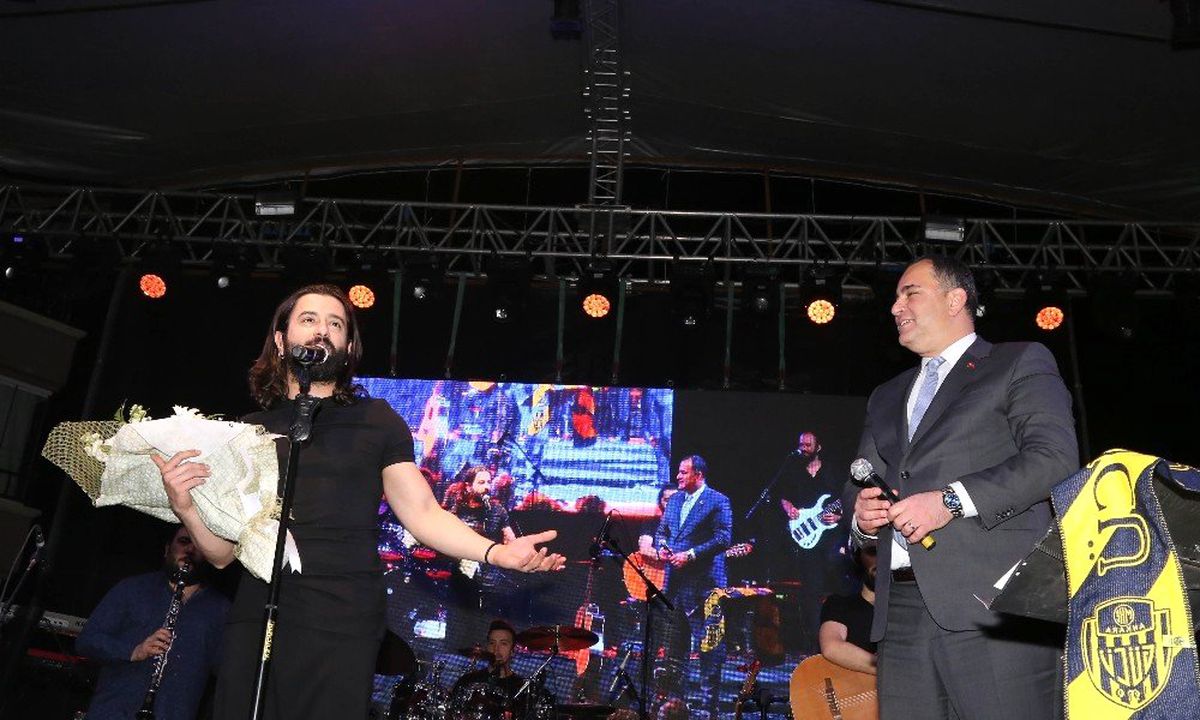 Zafertepe\'nin Yeni İmar Planı Koray Avcı Konseriyle Kutlandı