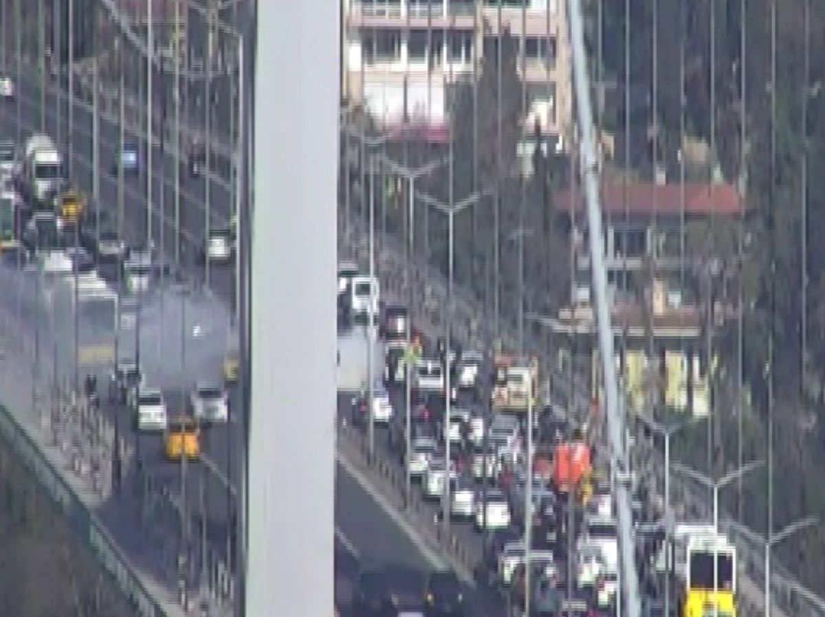 15 Temmuz Şehitler Köprüsü\'nde Araç Yangını