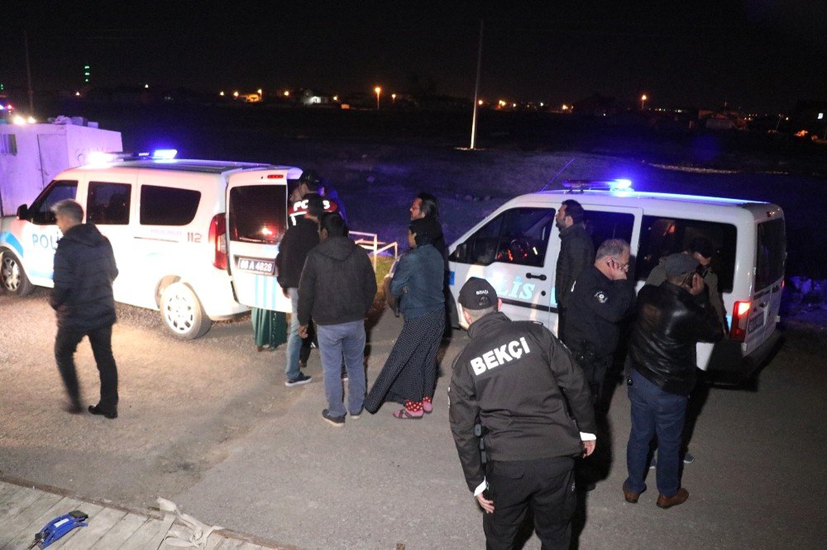 Akraba Kavgası Kanlı Bitti: 1\'i Ağır 3 Yaralı
