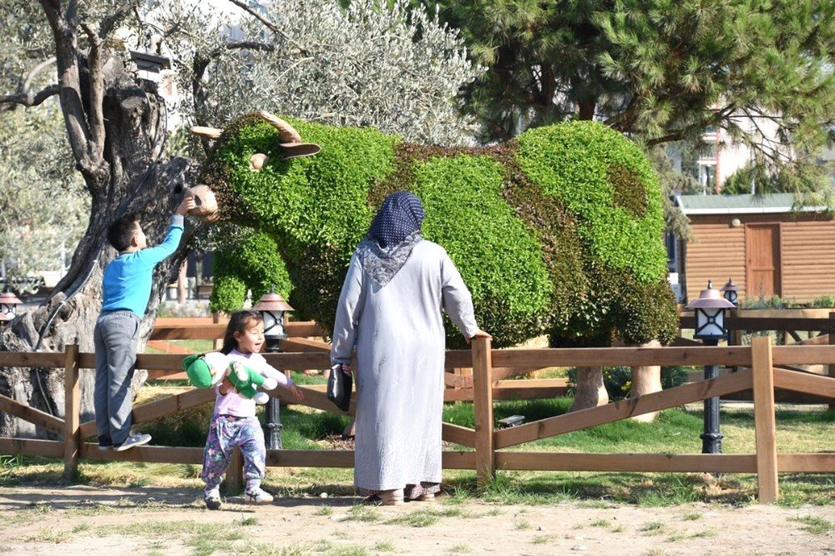 Aliağa\'nın Çiftliği Vatandaşların İlgi Odağı Oldu