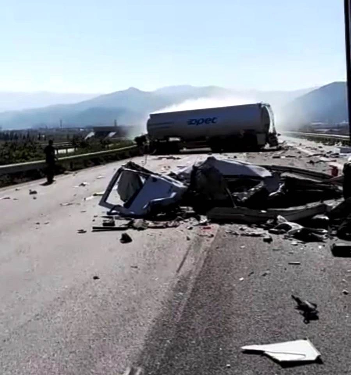 Aydın-İzmir Otobanında Trafik Kazası: 1\'i Ağır 2 Yaralı
