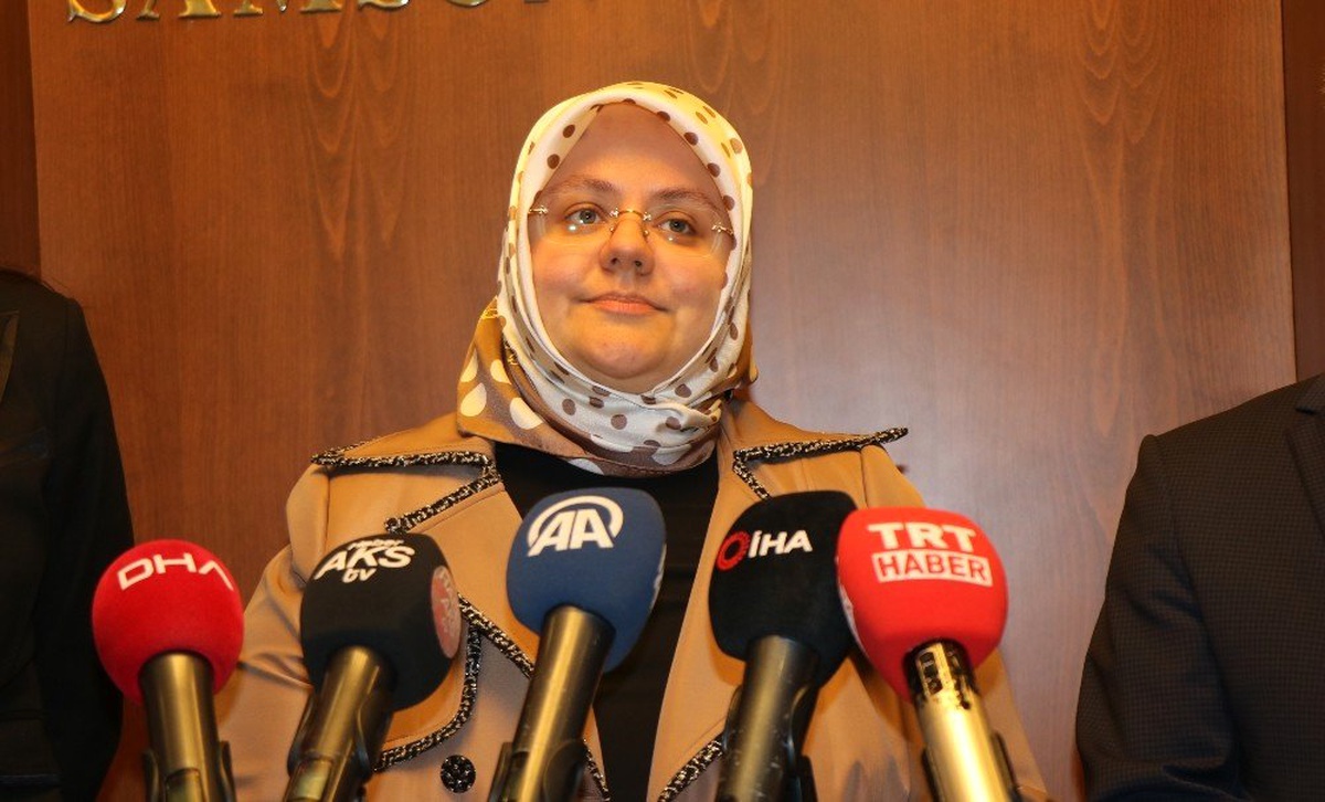 Bakan Selçuk, İzmir\'de Yaşanan Kaza Hakkında Konuştu