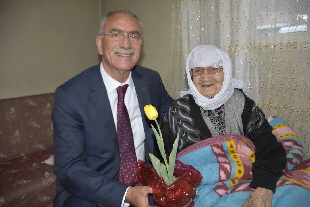 Başkanı Kale Yaşlıları Evlerinde Ziyaret Etti