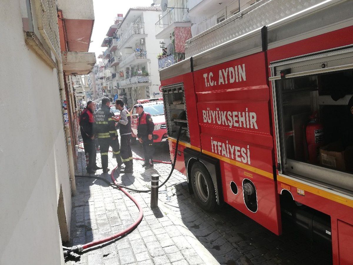 Bodrum Katta Çıkan Yangın Paniğe Neden Oldu