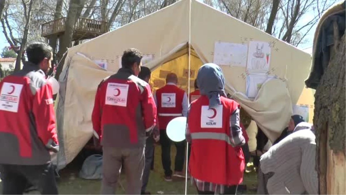 Denizli\'deki Deprem - Kızılay, 3 Günde 16 Bin 600 Kişiye Yemek Dağıttı