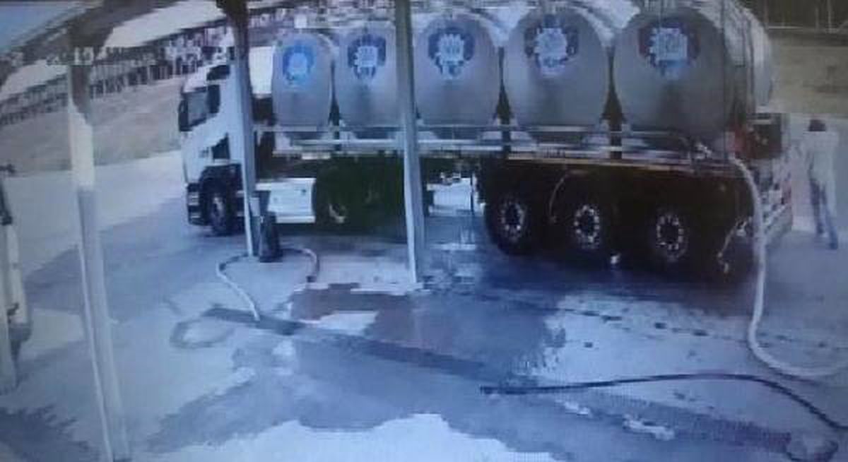 Denizli\'deki Depremde İki Besi Çiftliğinde Yaşananlar Kamerada