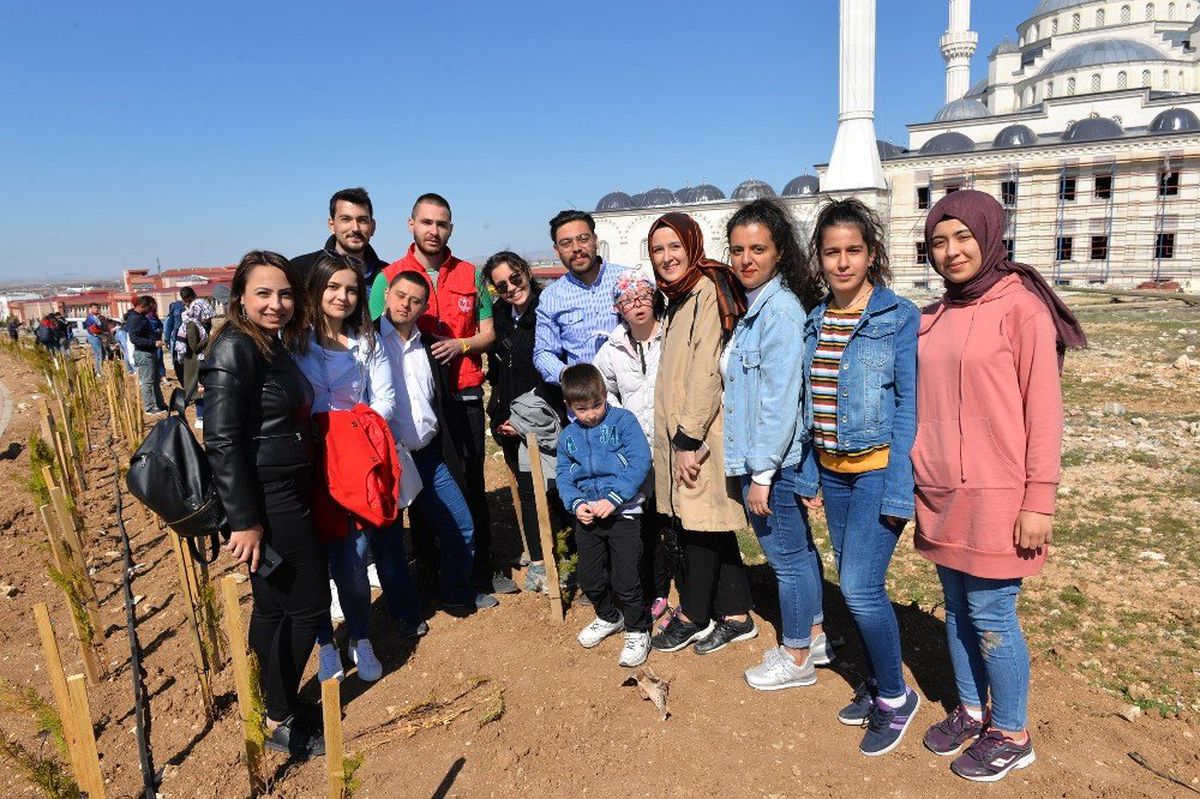 Down Sendromlu Öğrenciler Fidan Dikti
