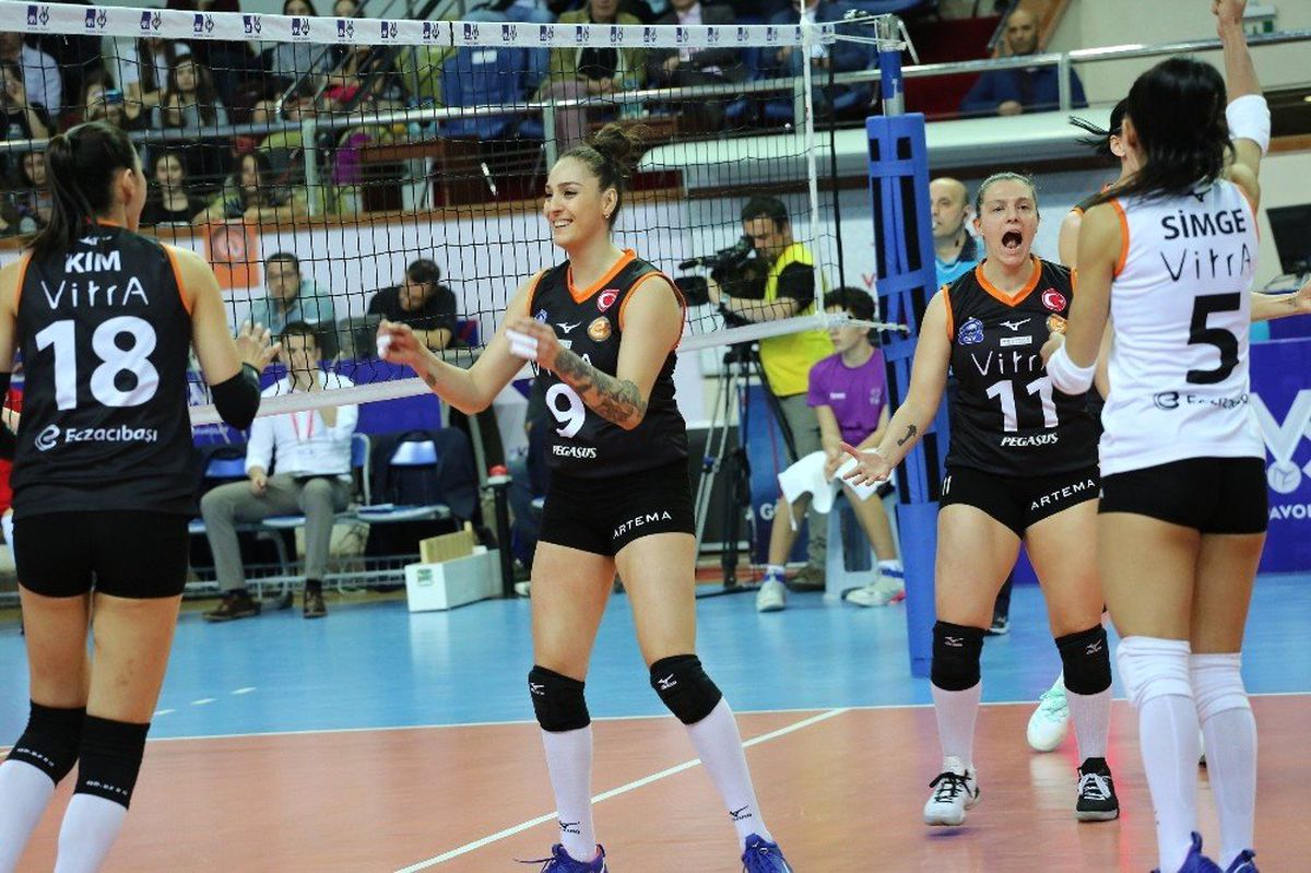 Eczacıbaşı Vitra, Kupa Voley\'de Yarı Finalde