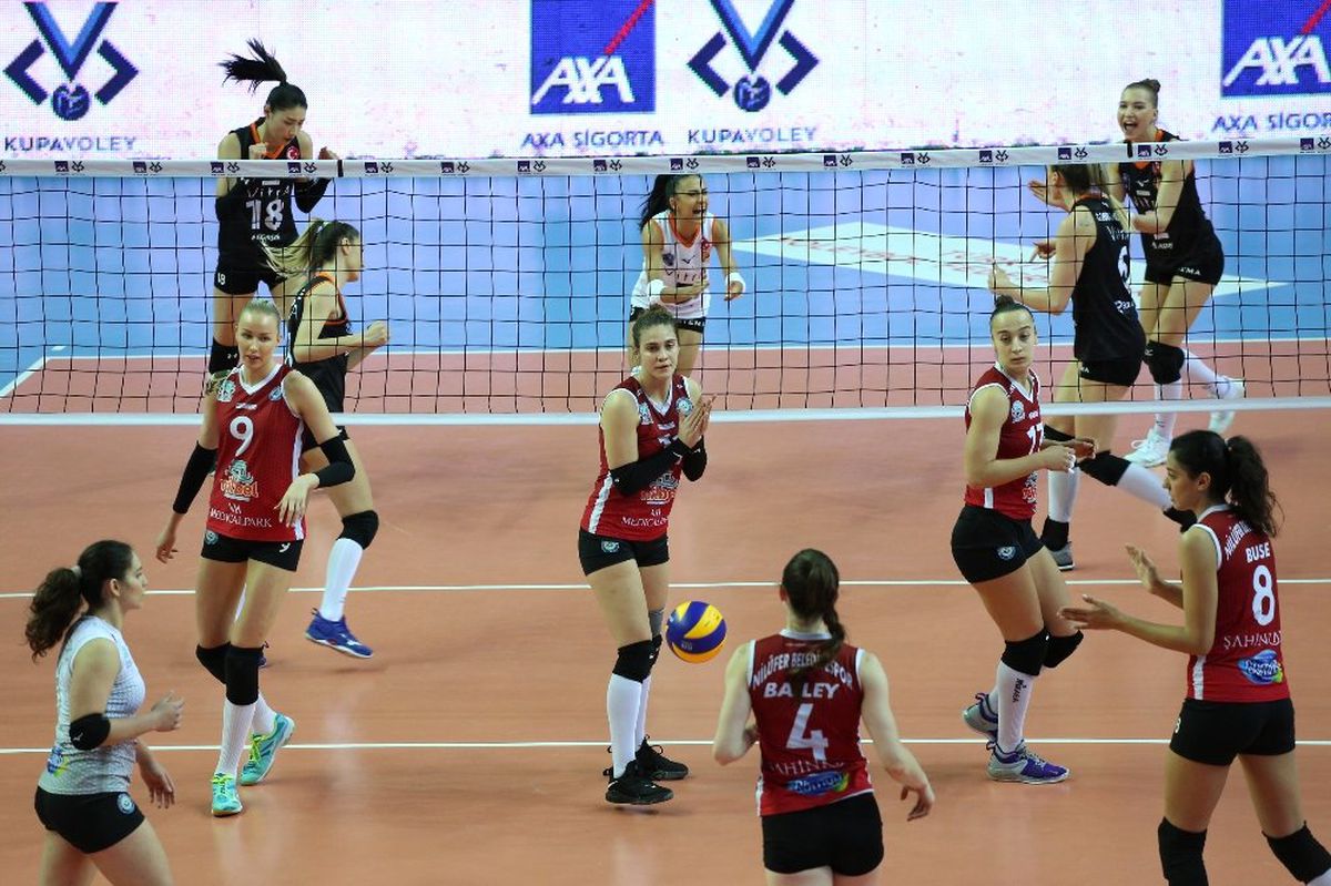 Eczacıbaşı Vitra, Kupa Voley\'de Yarı Finalde