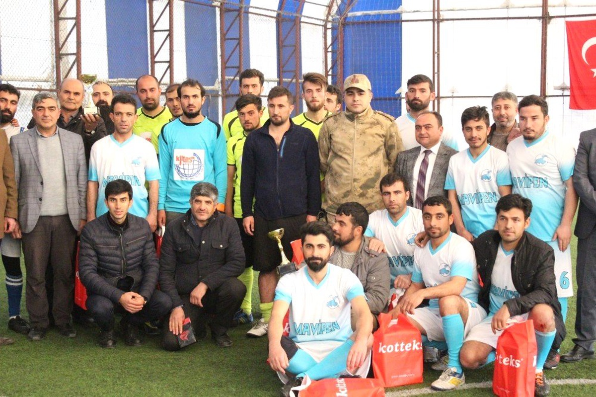 Edremit\'te \'Gençler Futbol Turnuvası\' Sona Erdi