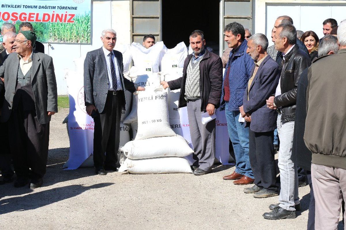 Elazığ\'da Çiftçilere, Tohum Dağımı Yapıldı