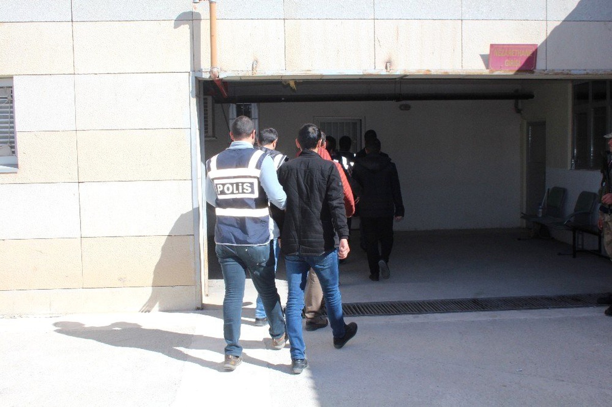 Elazığ\'da Fetö Operasyonu: 5 Şüpheli Adliyeye Sevk Edildi