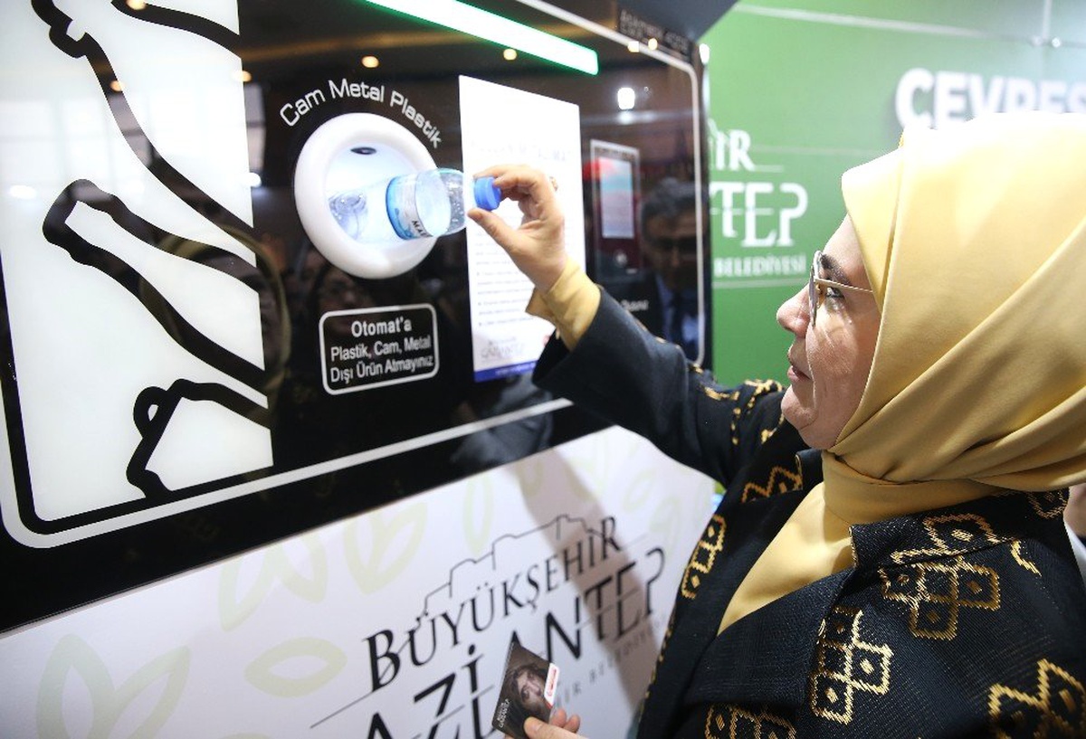 Emine Erdoğan Atık Şişe ile Gaziantep Kartına Yükleme Yaptı