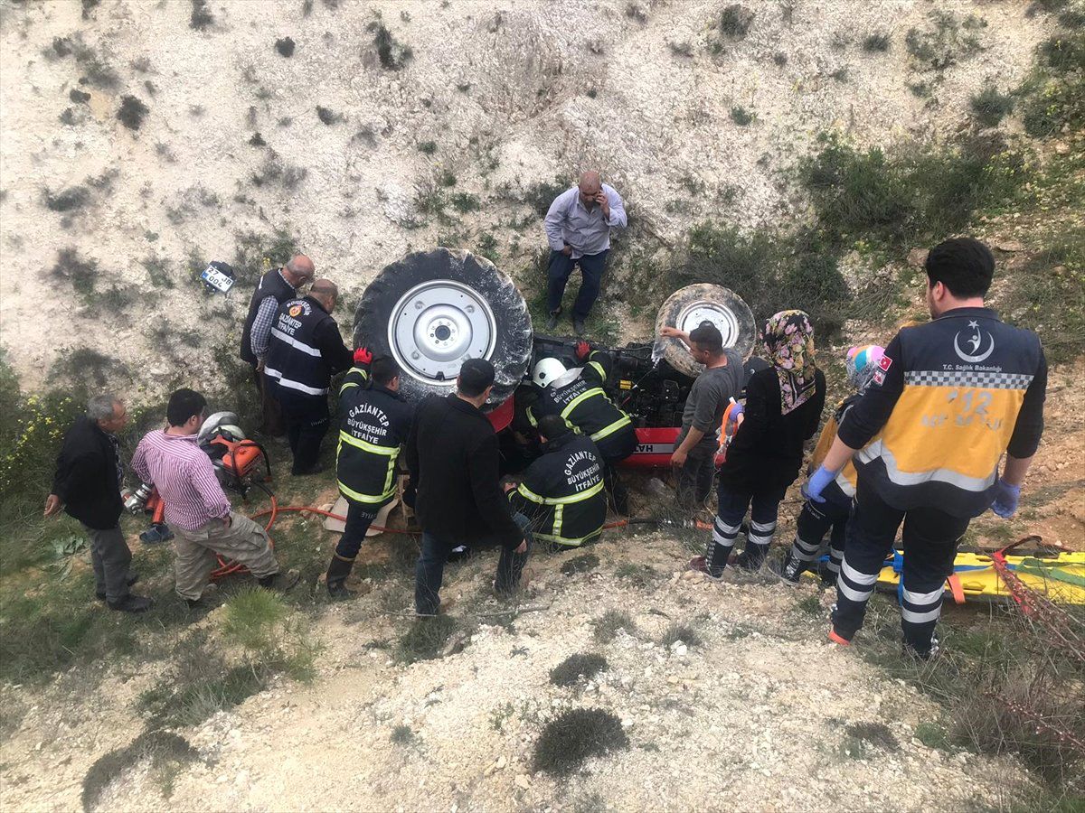 Geceyi Devrilen Traktörünün Altında Geçirdi