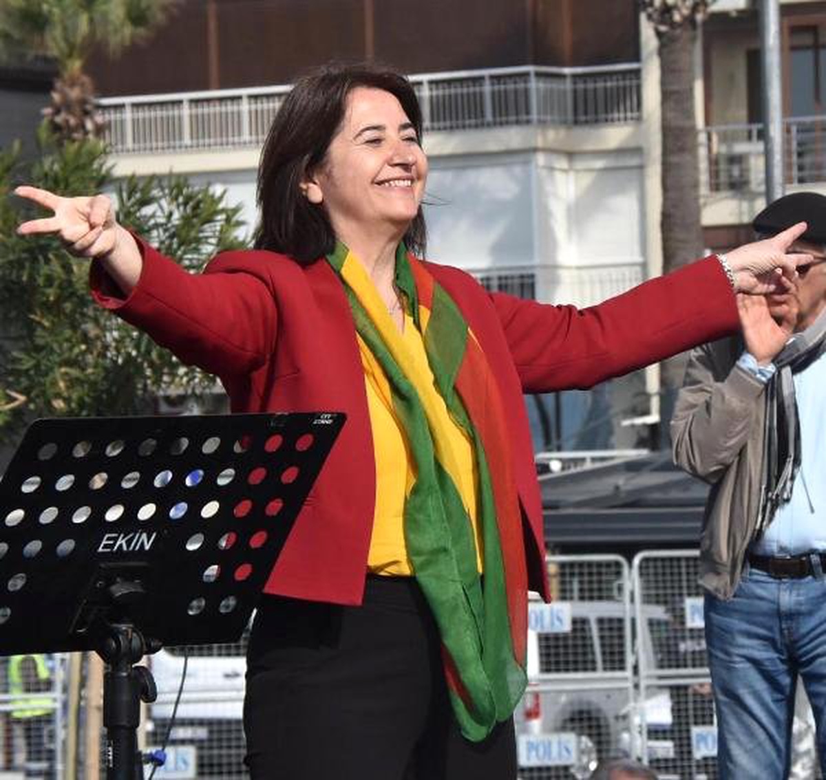 Gündoğdu Meydanı\'ndaki Nevruz Kutlamasıyla İlgili Hdp\'li Vekillere Suç Duyurusu