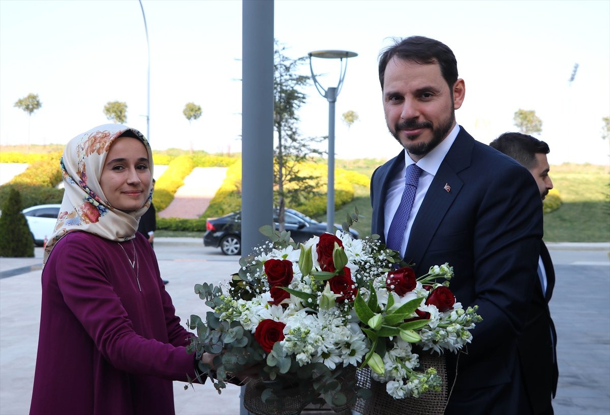Hazine ve Maliye Bakanı Albayrak Gençlerle Buluştu