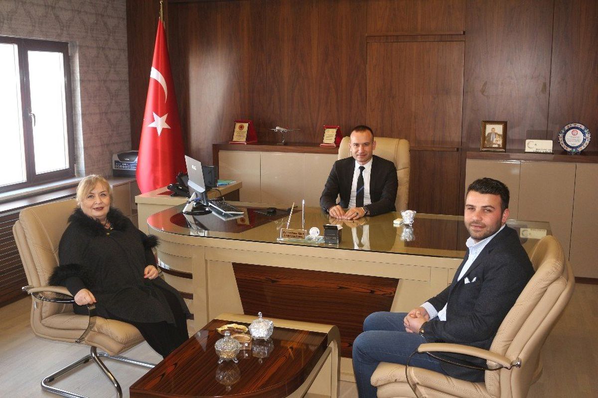 İbrahim Çeçen Vakfı Müdürü Dinçer\'den Milli Eğitim Müdürü Tekin\'e Ziyaret