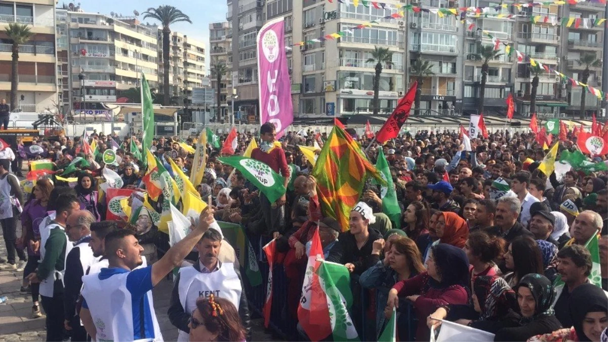 İzmir\'deki Nevruz Kutlamasında PKK Propagandasına 16 Gözaltı