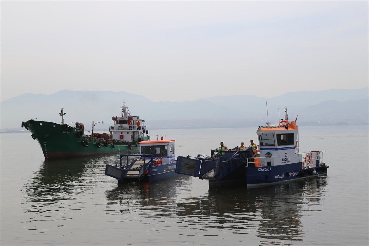 İzmit Körfezi\'nden 1 Yılda 400 Ton Çöp Toplandı