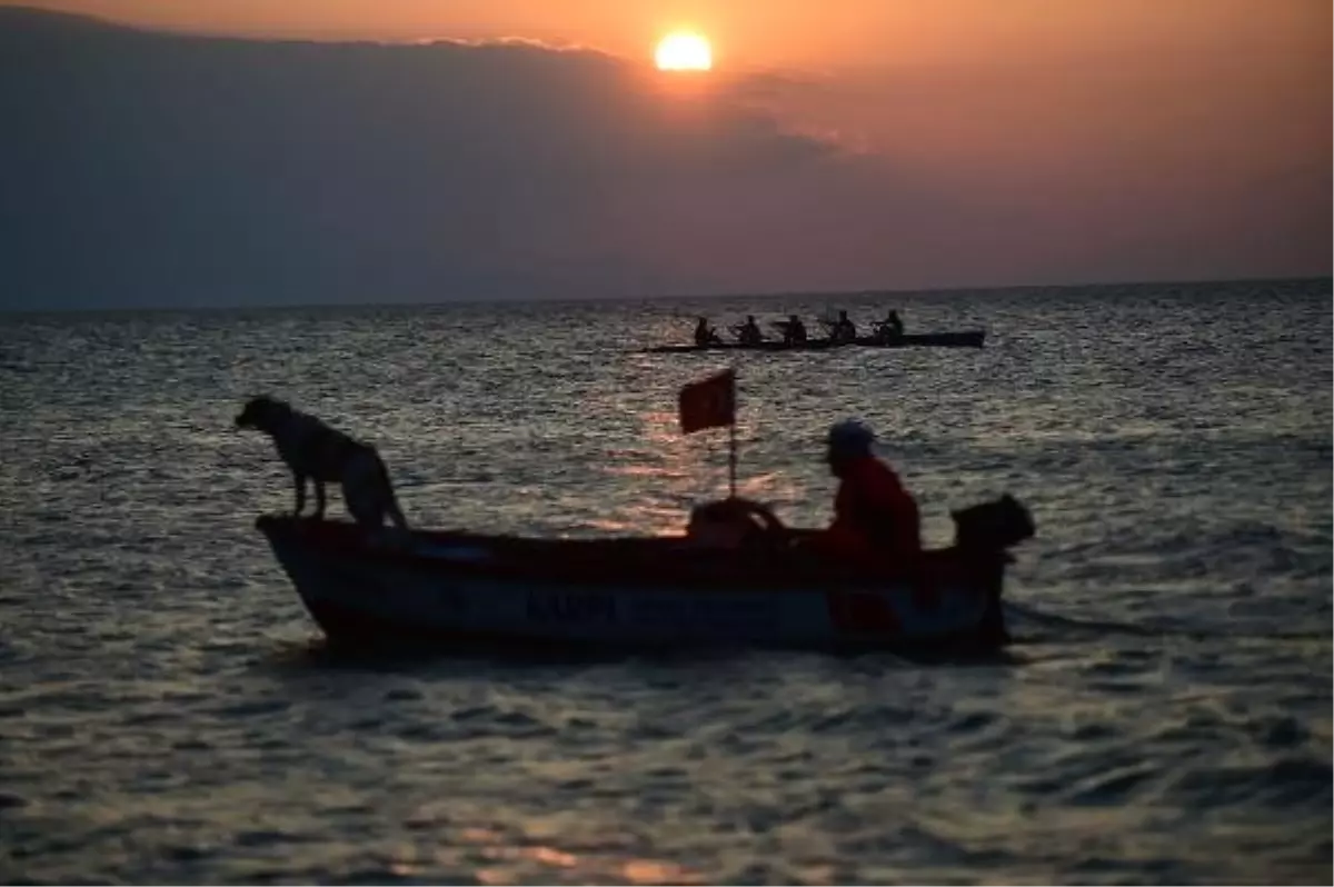İznik Gölü\'nde Gün Batımından Kareler