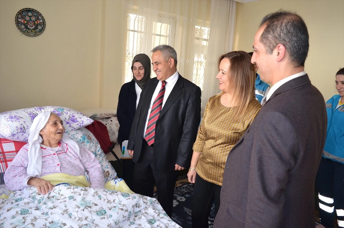 Kırşehir\'de Bin 136 Hastaya Evde Sağlık Hizmeti Veriliyor