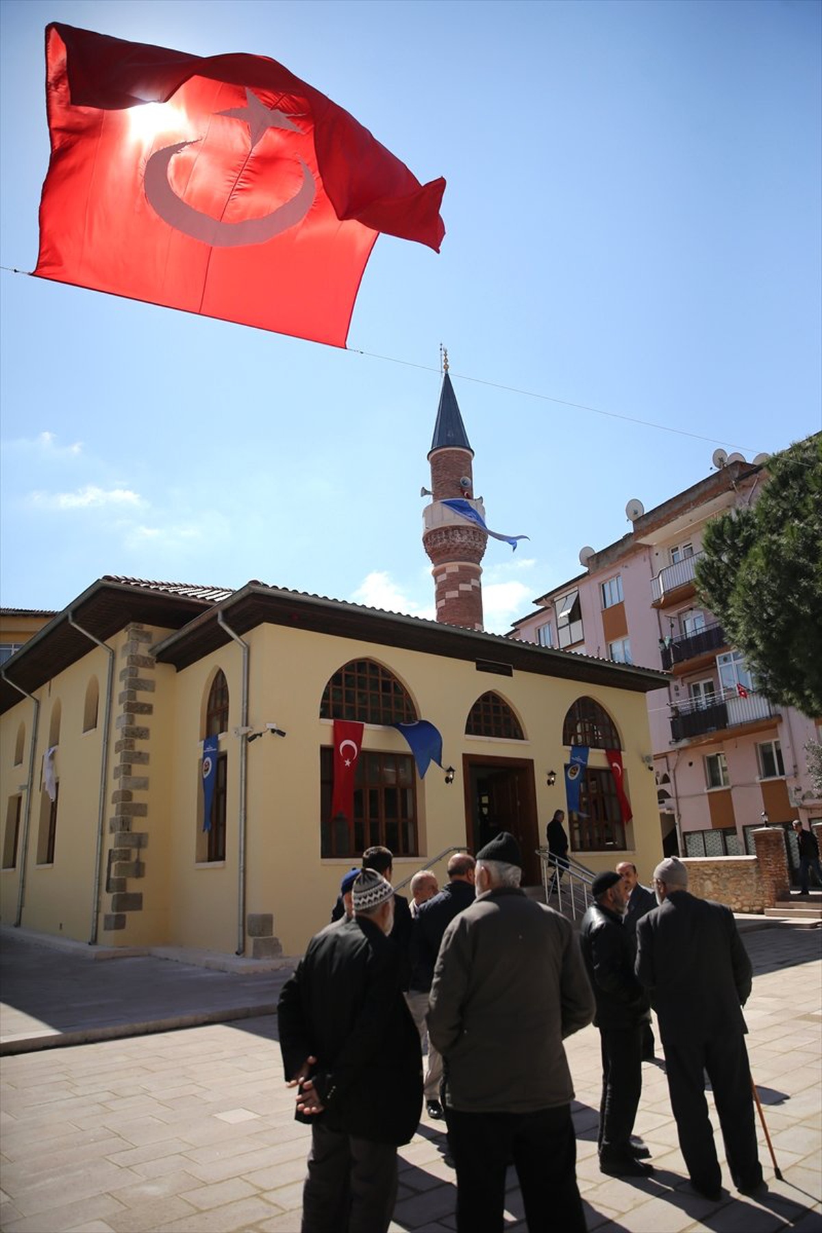 Kocaeli\'de 487 Yıllık Cami Yeniden İbadete Açıldı