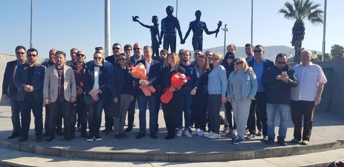 Kuşadası\'nda Yaşayan Avustralyalılar, Yeni Zelanda\'daki Terör Saldırısını Kınadı