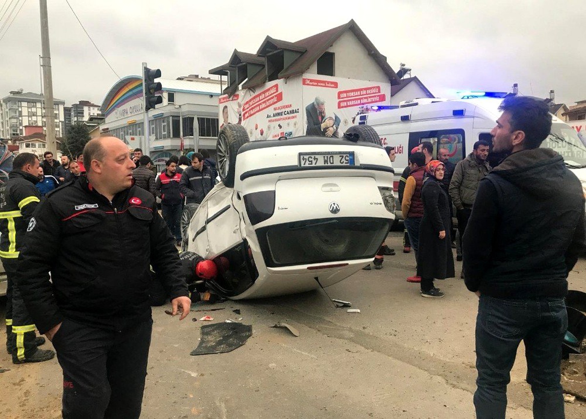Otomobil ile Pikap Çarpıştı: 1 Ağır Yaralı