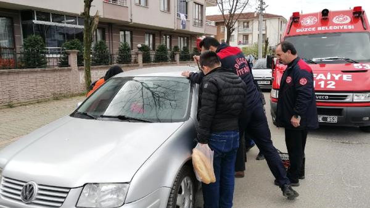 Otomobilde Mahsur Kalan 2 Yaşındaki Evra\'yı İtfaiye Kurtardı