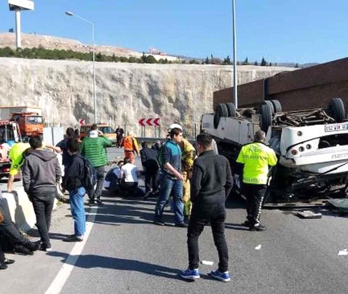 Özel Öğrencileri Taşıyan Okul Servisi Devrildi
