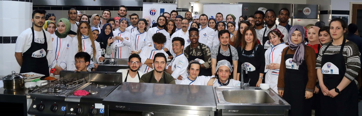 Rektör Yabancı Öğrencilerle Tava Yaptı