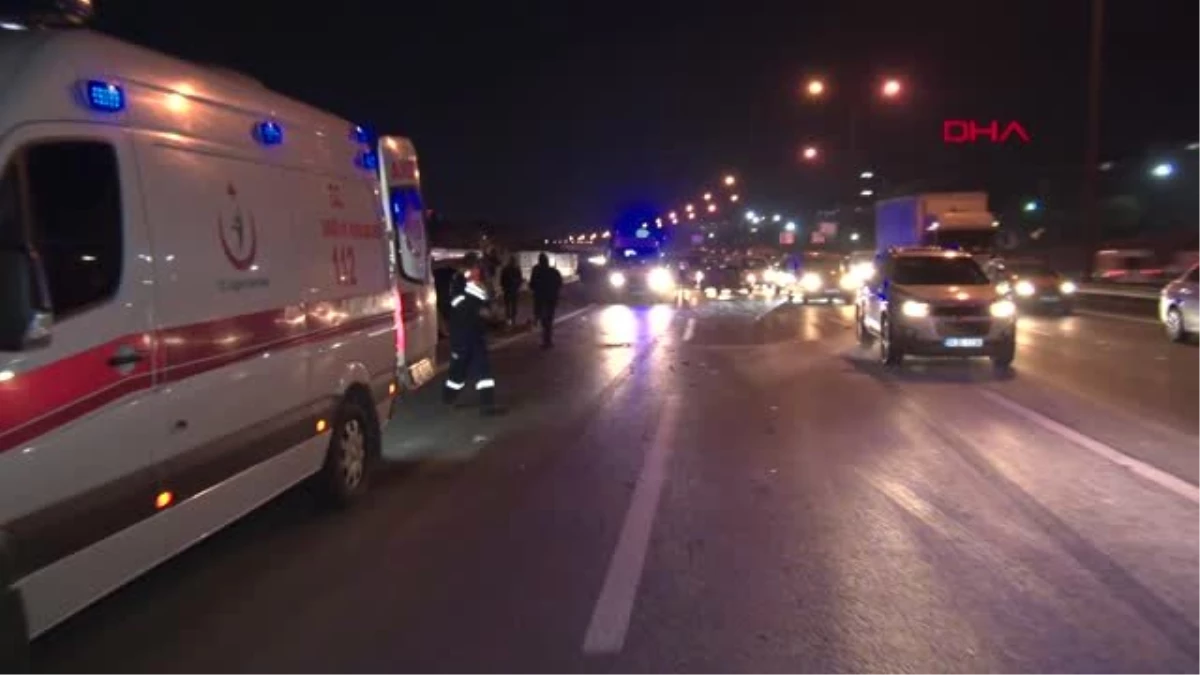 Tem Otoyolu\'nda Trafik Kazası: 4 Yaralı