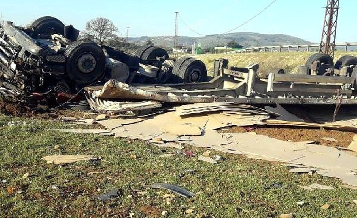 Tır Yolcu Minibüsüne Çarptı: 3 Yaralı