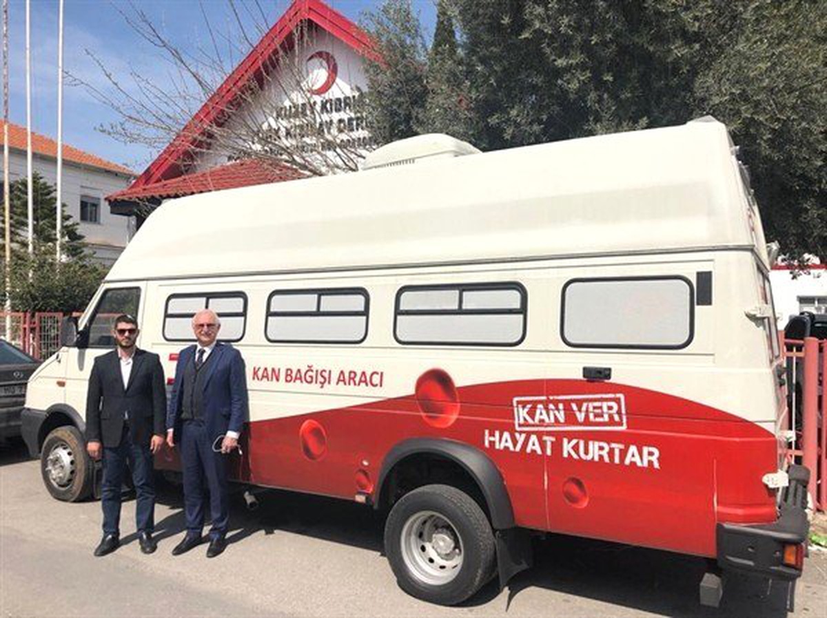 Türk Kızılayı\'ndan KKTC Kızılayı\'na Araç Bağışı