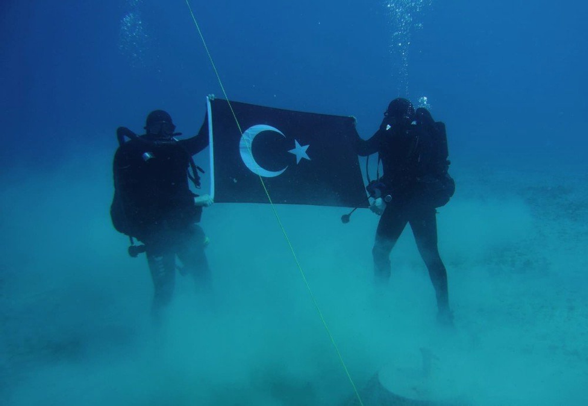 Türk Komandoların Girit Adası\'ndaki Fotoğrafı Yunan Medyasını Rahatsız Etti