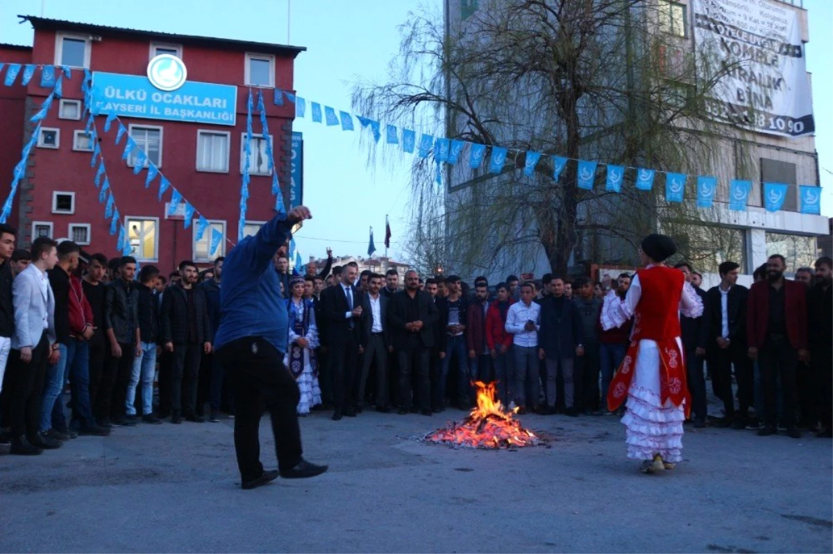 Ülkü Ocakları Nevruz Bayramını Coşkuyla Kutladı