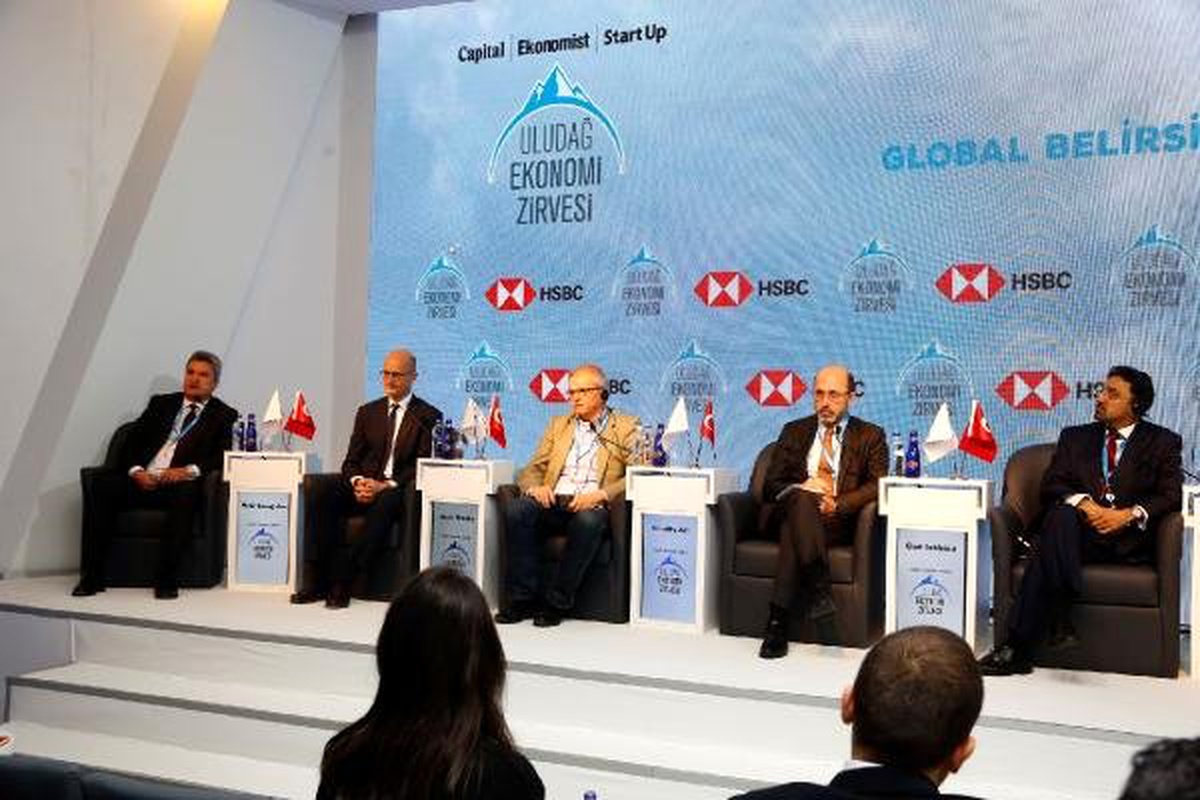 Uludağ Ekonomi Zirvesi\'nde \'Global Belirsizlikte Büyüme\' Tartışıldı