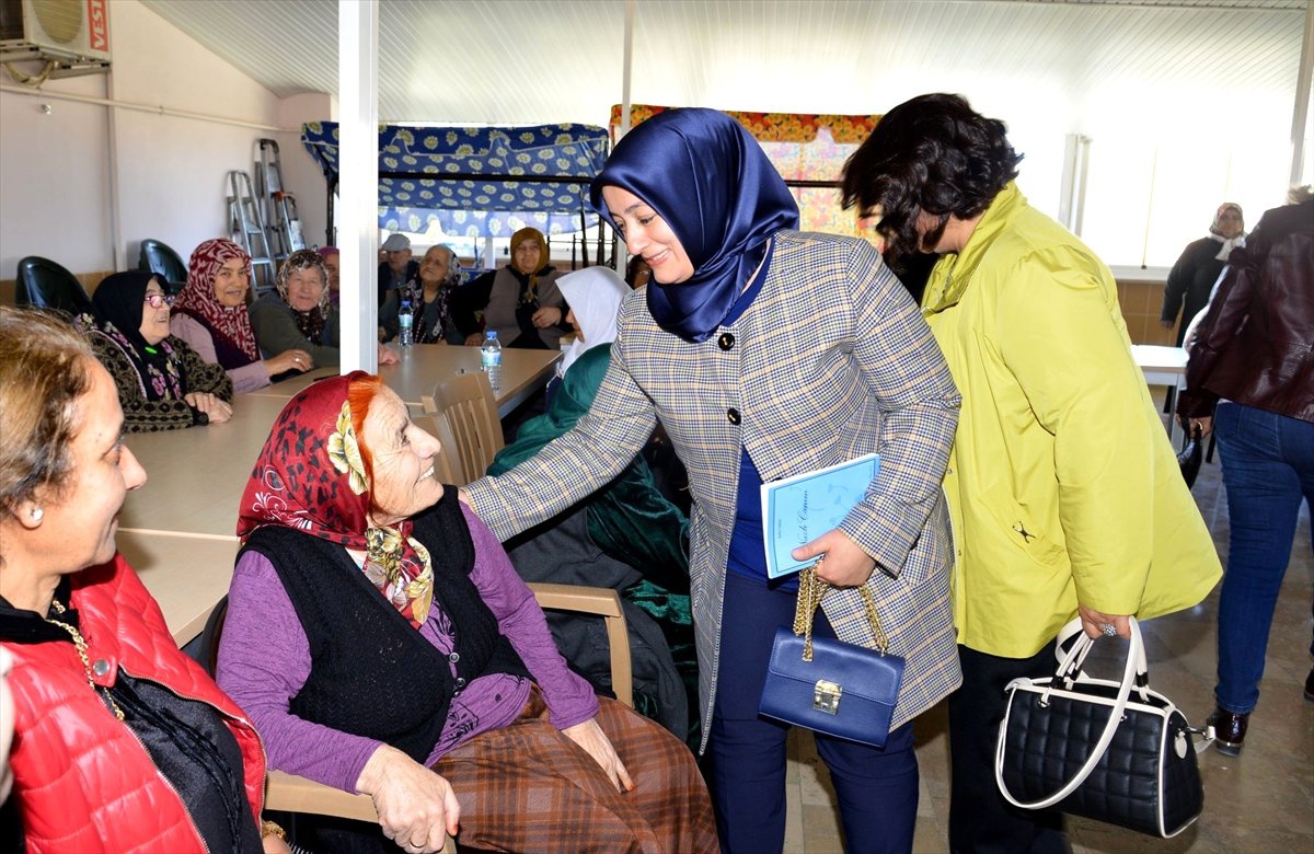Vali Akın\'ın Eşi Saliha Akın\'dan Huzurevi Ziyareti