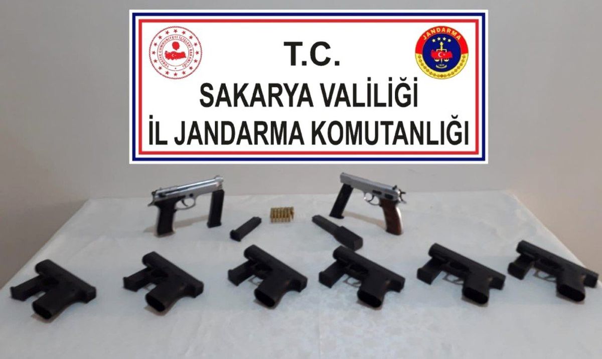 Akyazı\'da Silah Operasyonu : 1 Gözaltı