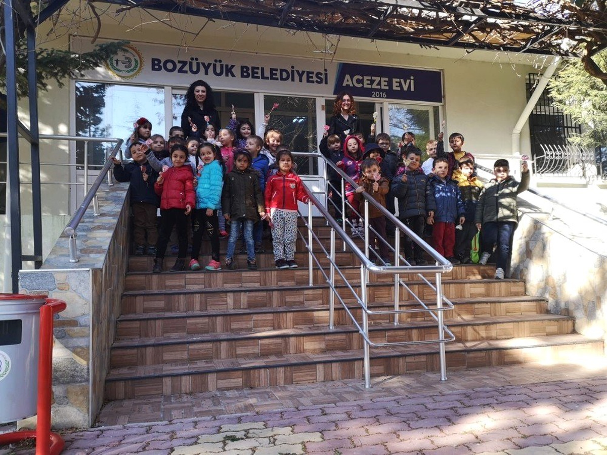 Anaokulu Öğrencilerinden Aceze Evi\'ne Ziyaret