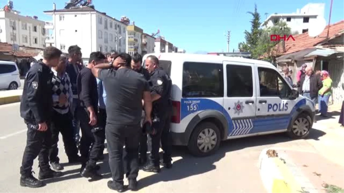 Antalya Gürültü İhbarına Giden Polisi Bıçakladılar
