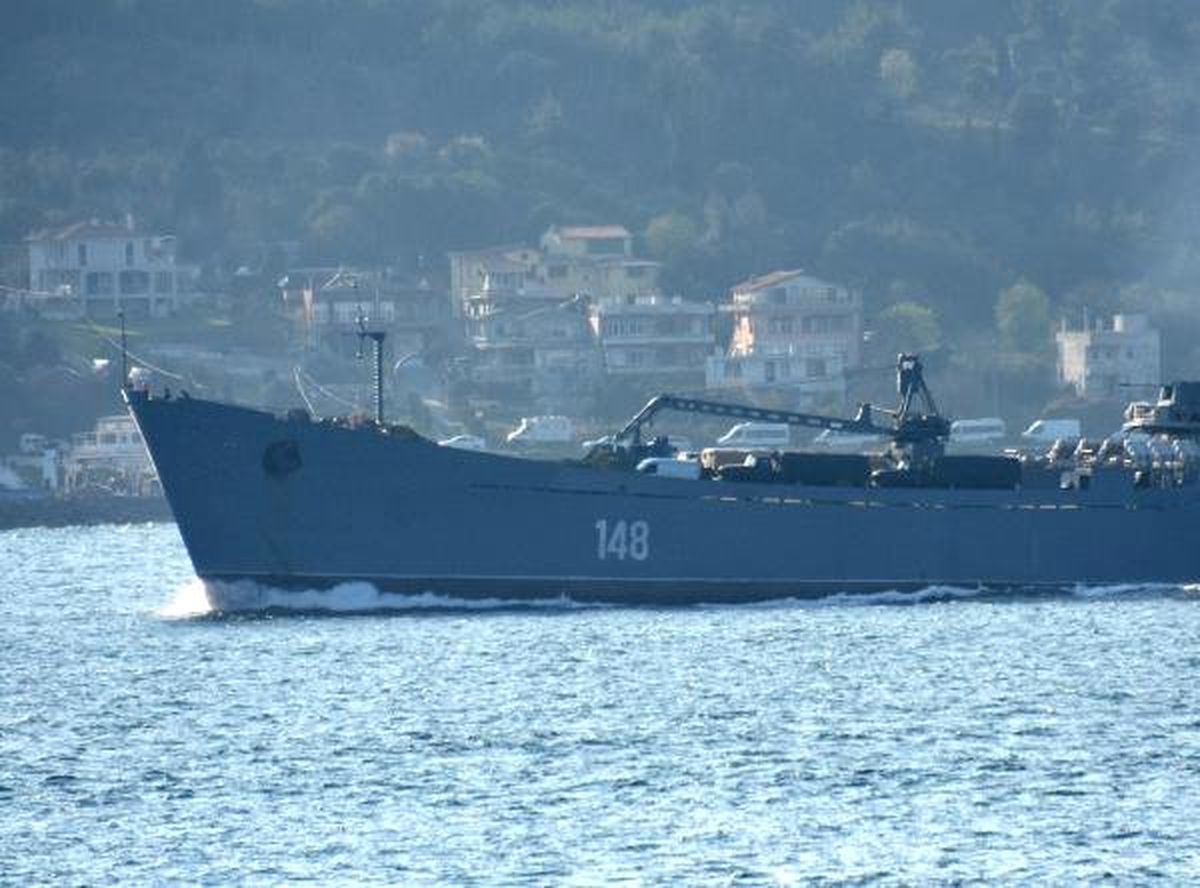 Askeri Araç Yüklü Rus Savaş Gemisi, Akdeniz\'e Doğru Yol Aldı