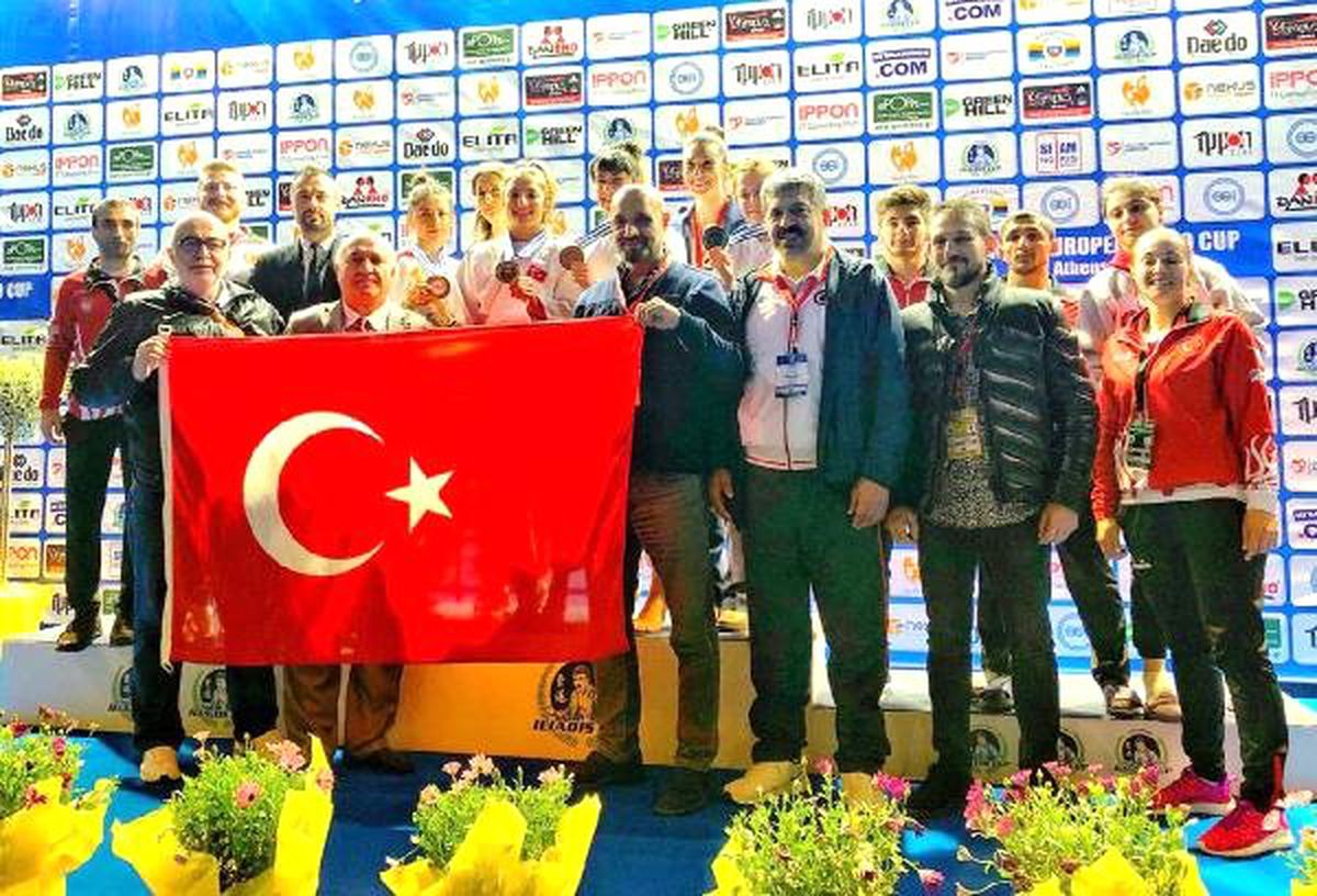 Atina\'da İlk Gün Bir Gümüş, 3 Bronz Madalya